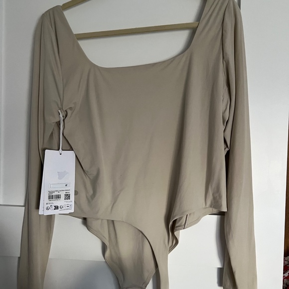Lululemon Long Sleeve Bodysuit NWT - Picture 2 of 4